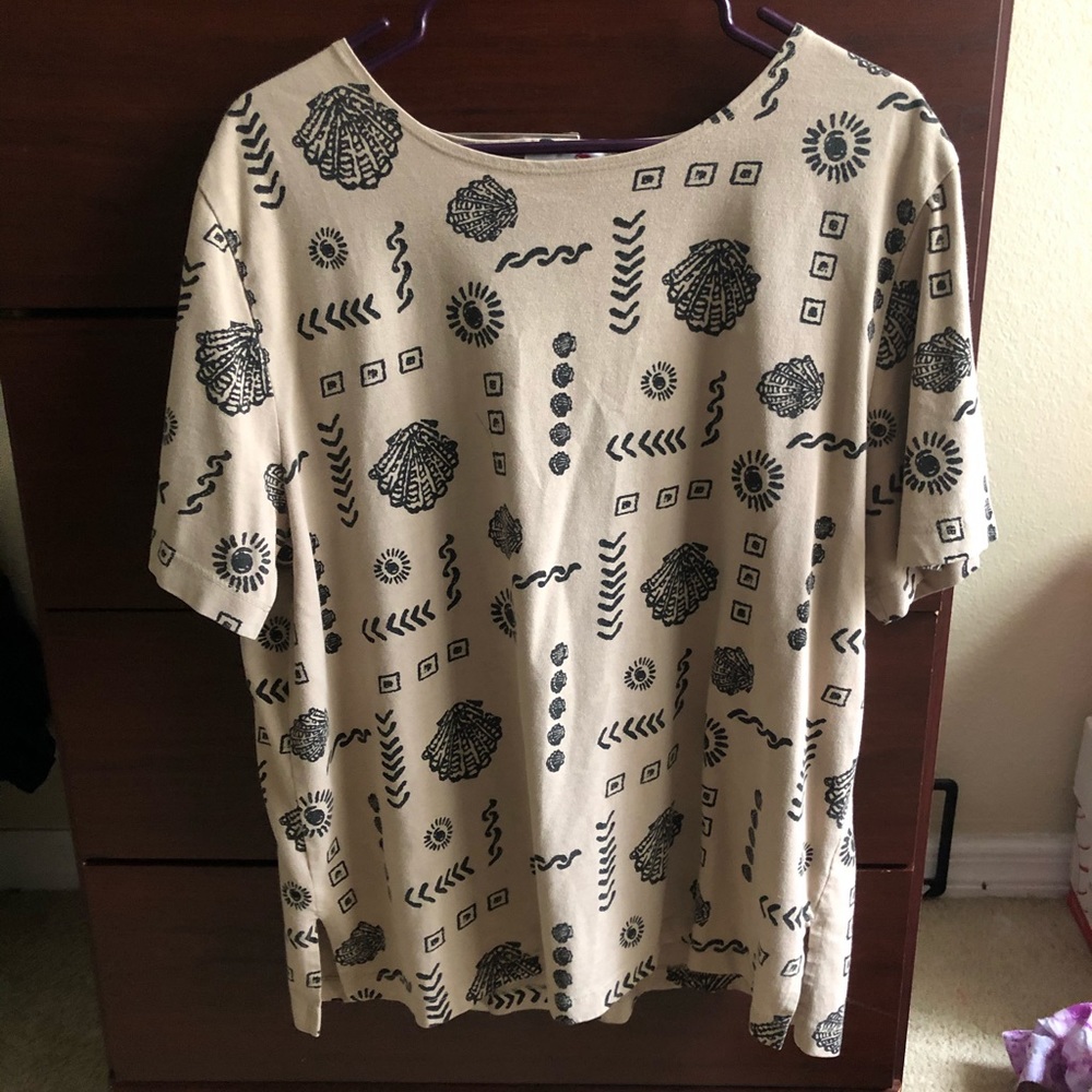 Seashell Tee